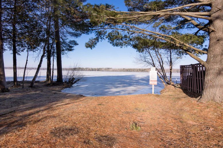 Exterior, Lake