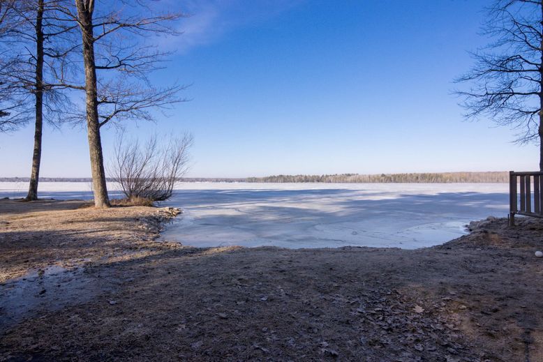 Exterior, Lake