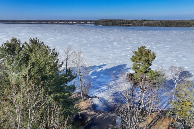 Exterior, Lake