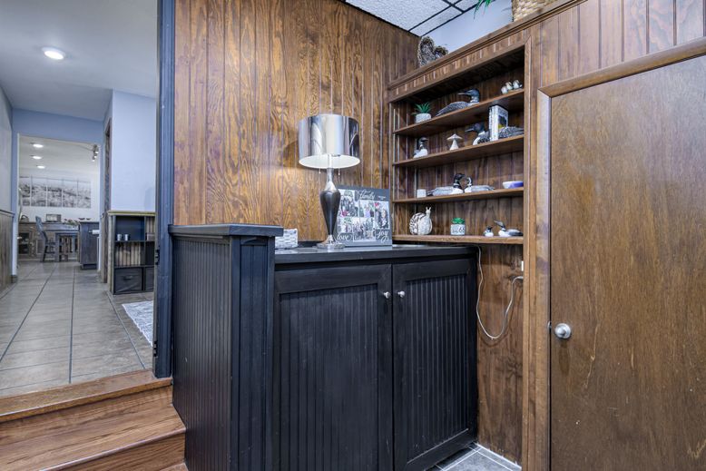 Interior, Pendant Lights, Recessed Lighting, Wooden Walls