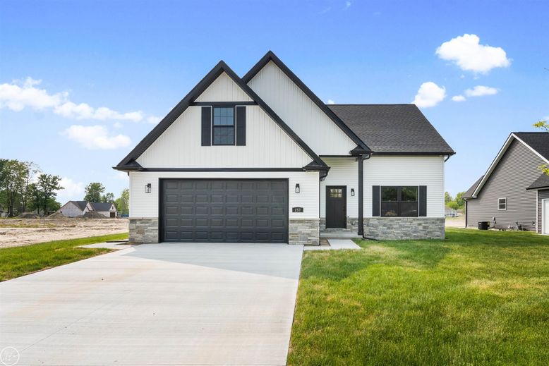 Attached, Exterior, Facade, Farmhouse