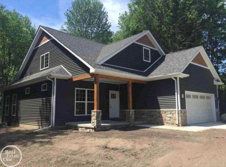 Attached, Exterior, Facade, American Craftsman