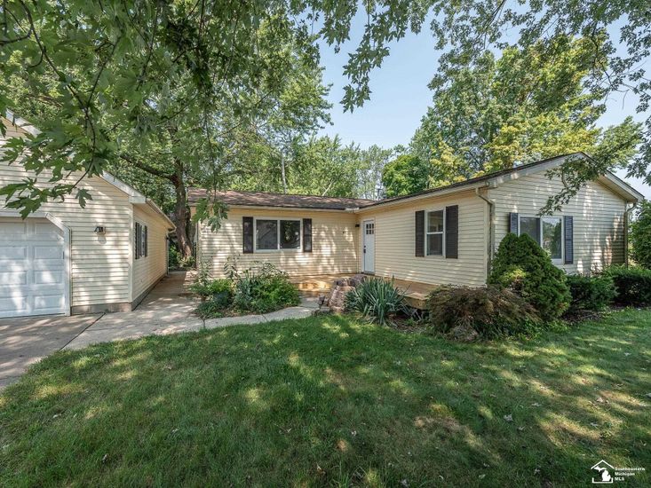 Attached, Detached Garage, Exterior, Facade, Ranch