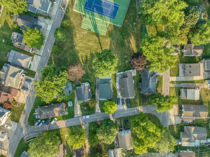 Exterior, Drone