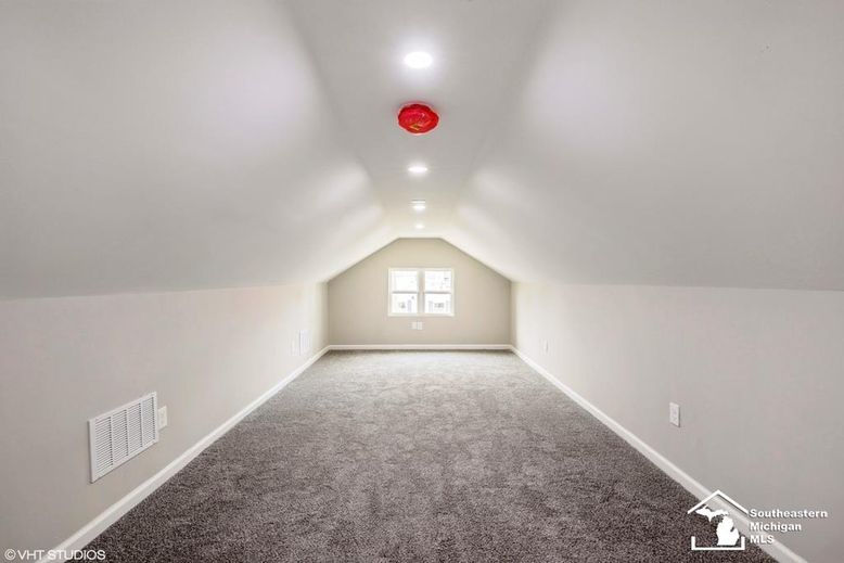 Empty room, Interior, Recessed Lighting