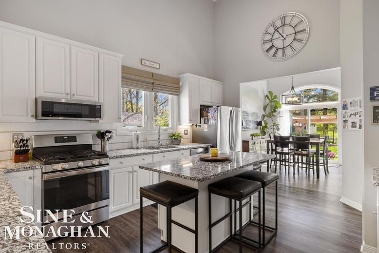 Dining room, Interior, Kitchen, Pendant Lights, Stainless Steel Appliances, Wood Texture Flooring
