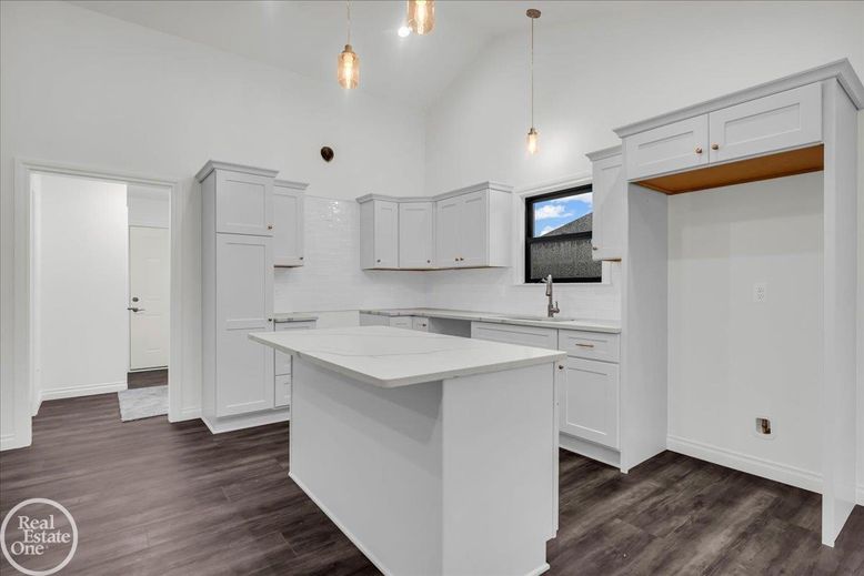 Interior, Kitchen, Pendant Lights, Wood Texture Flooring