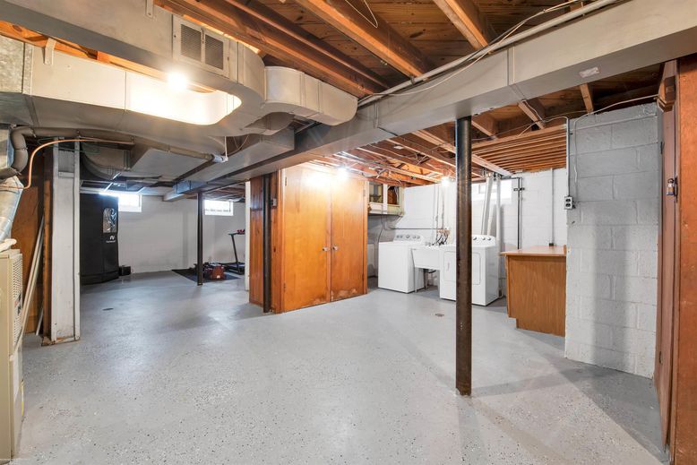 Interior, Washer, Wooden Beams