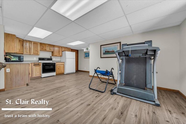Fitness Equipment, Interior, Kitchen, Wood Texture Flooring