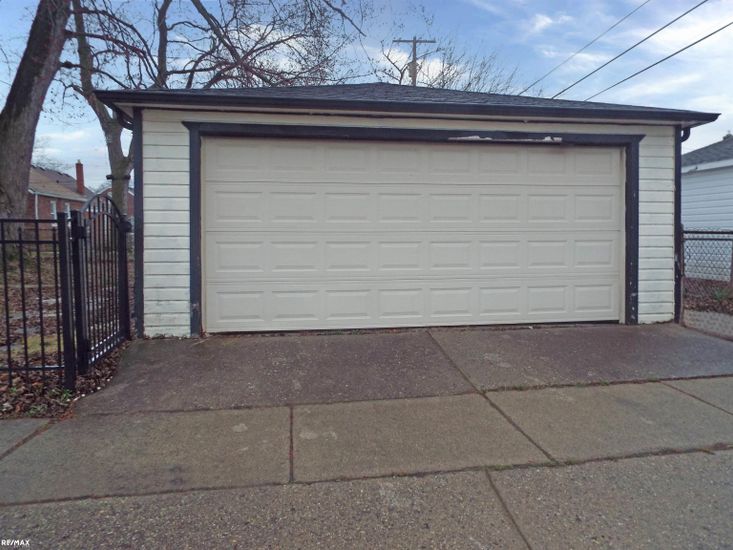 Detached Garage, Exterior