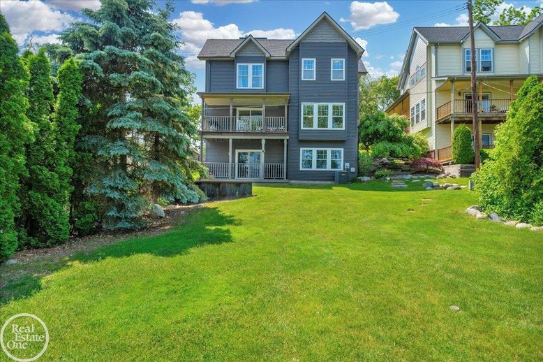 Backyard, Exterior, Facade, Queen Anne Victorian