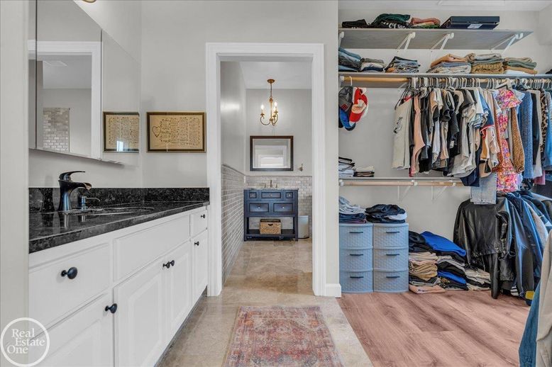 Interior, Pendant Lights, Walk-in Closets, Wood Texture Flooring