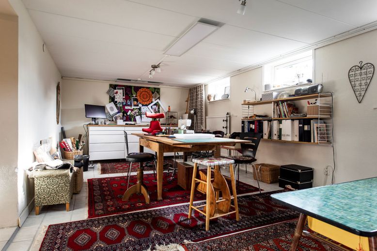 Home Office, Interior