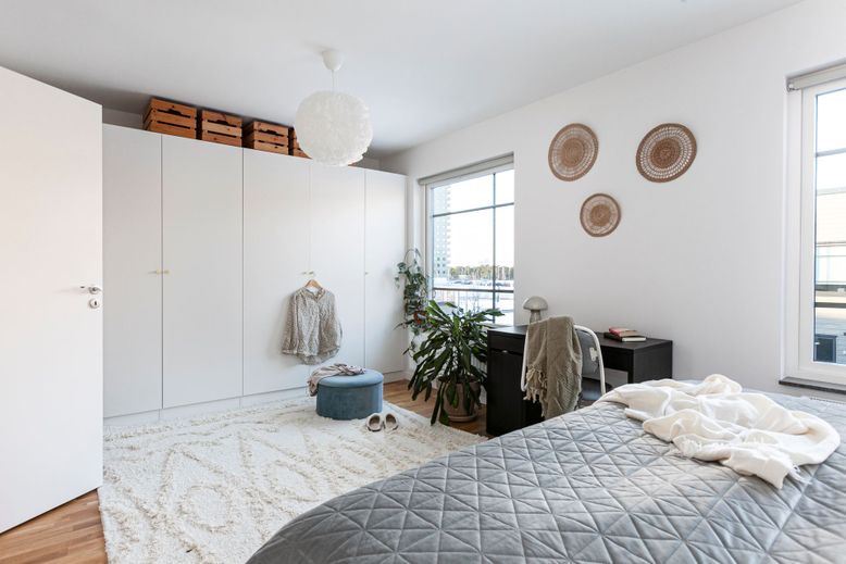 Bedroom, Interior, Pendant Lights, Wood Texture Flooring