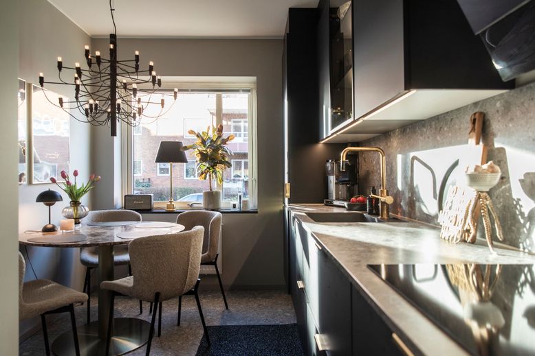Chandelier, Dining room, Interior, Kitchen
