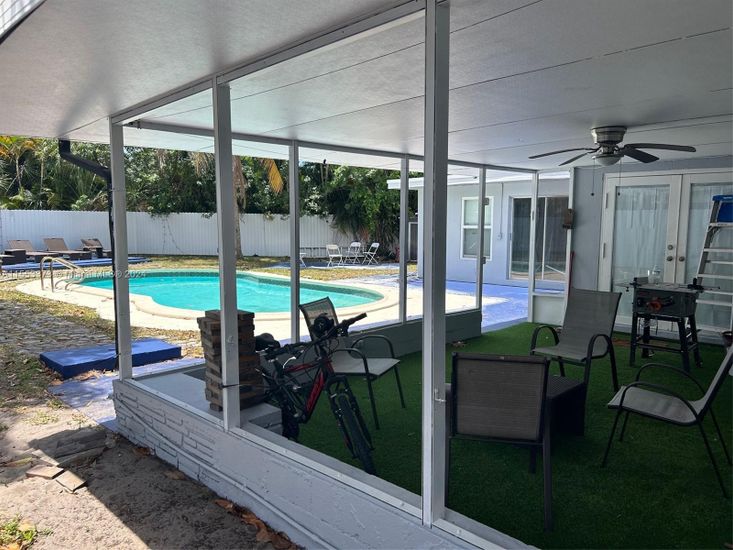 Interior, Pool, Sun Room