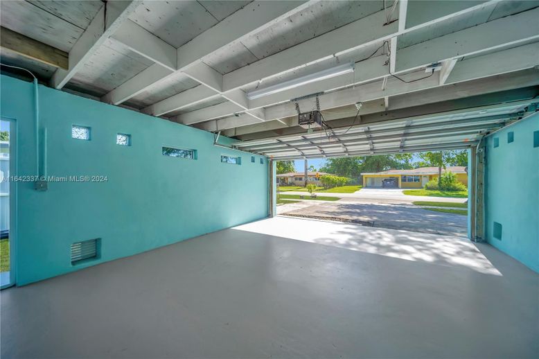 Garage, Interior
