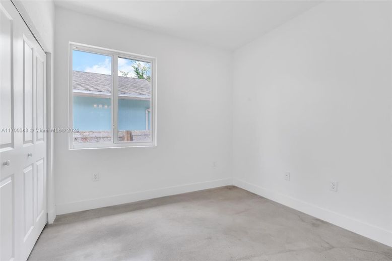 Empty room, Interior, Water