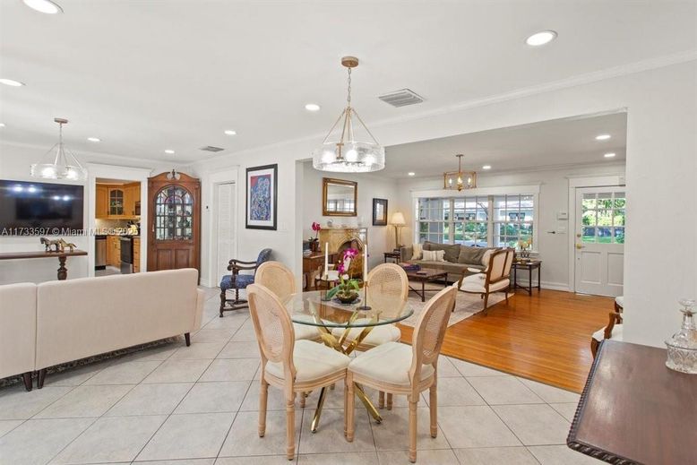 Dining room, Interior, Living room, Pendant Lights, Recessed Lighting, Wood Texture Flooring