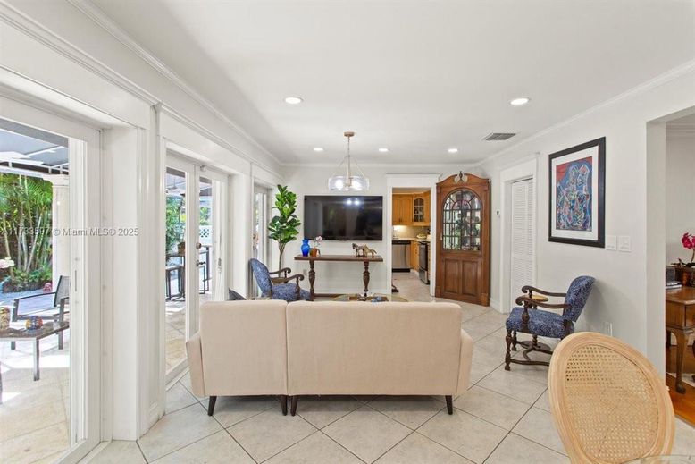 Interior, Living room, Pendant Lights, Recessed Lighting