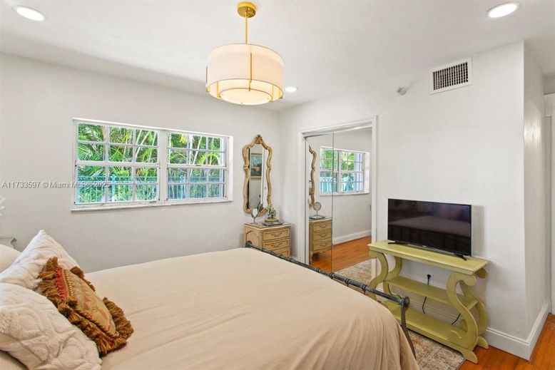 Bedroom, Interior, Pendant Lights, Recessed Lighting, Wood Texture Flooring