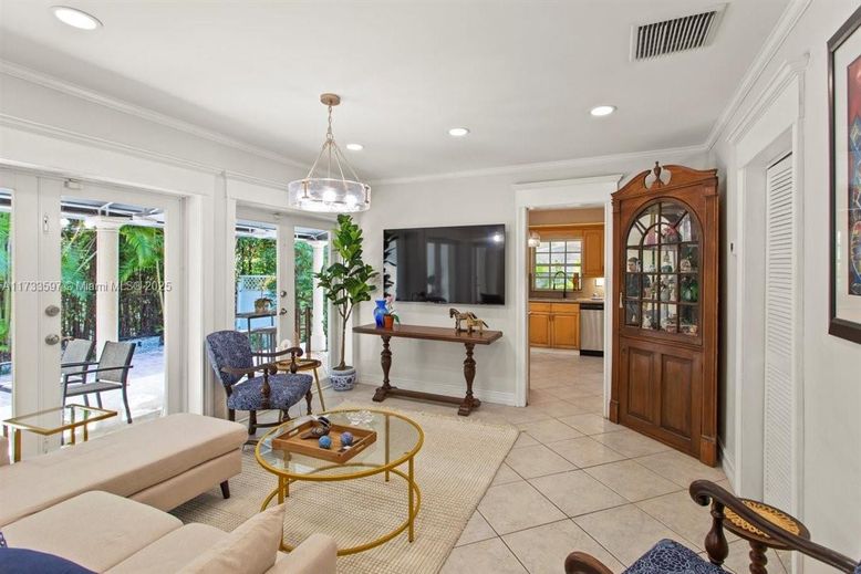 Interior, Living room, Pendant Lights, Recessed Lighting