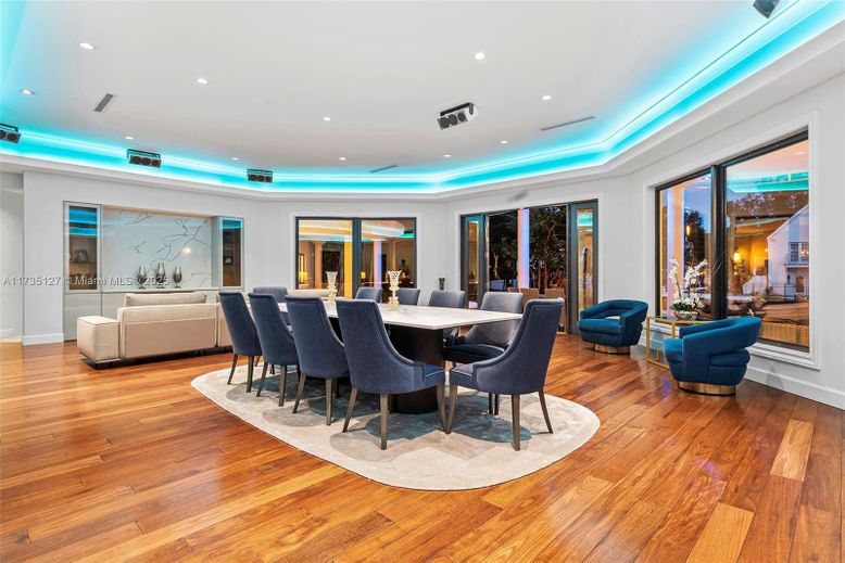 Dining room, Interior, Living room, Recessed Lighting, Wood Texture Flooring