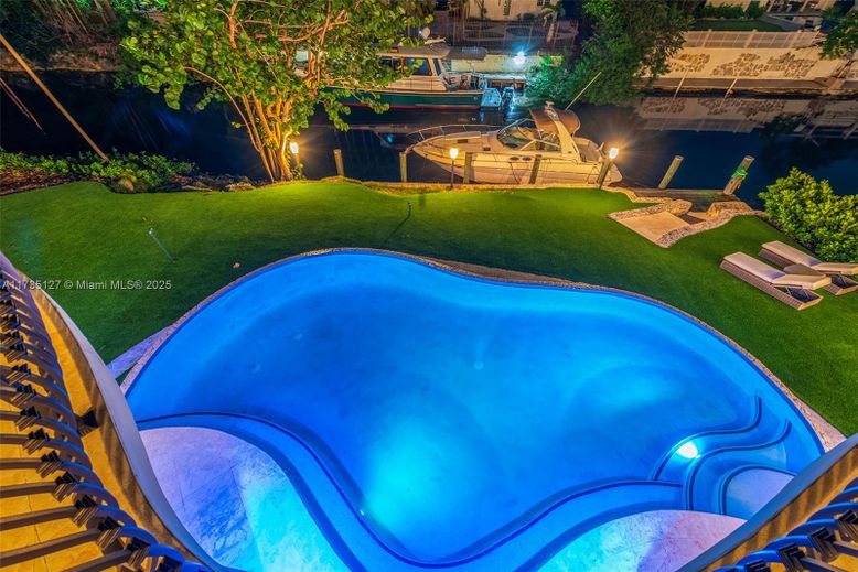 Exterior, Playground, Pool