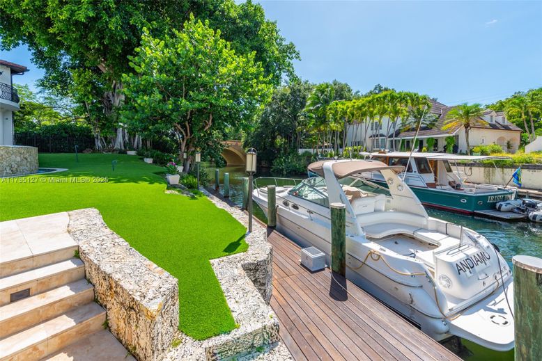 Exterior, Hot Tub, Lake