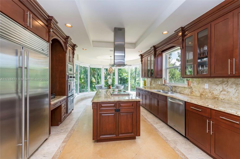 Dining room, Interior, Kitchen, Recessed Lighting, Stainless Steel Appliances