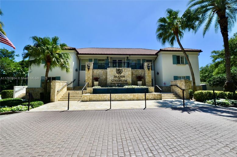 Exterior, Facade, Mediterranean