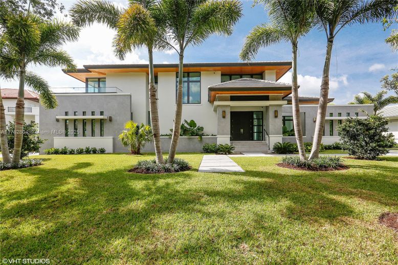 Backyard, Exterior, Facade, Modern