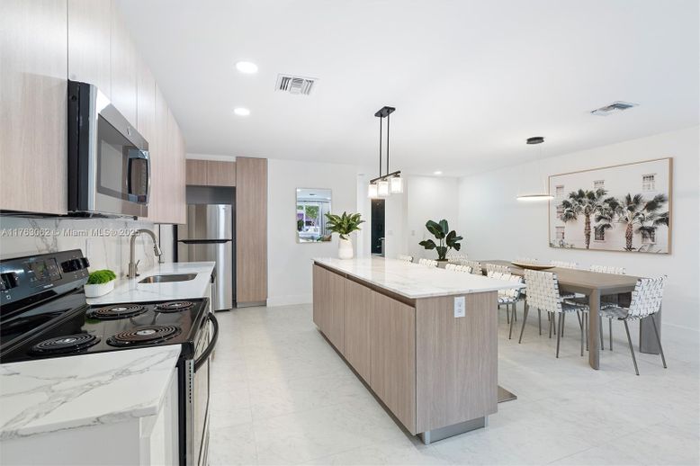 Dining room, Interior, Kitchen, Pendant Lights, Recessed Lighting, Stainless Steel Appliances