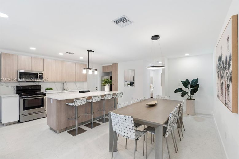Dining room, Interior, Kitchen, Pendant Lights, Recessed Lighting, Stainless Steel Appliances