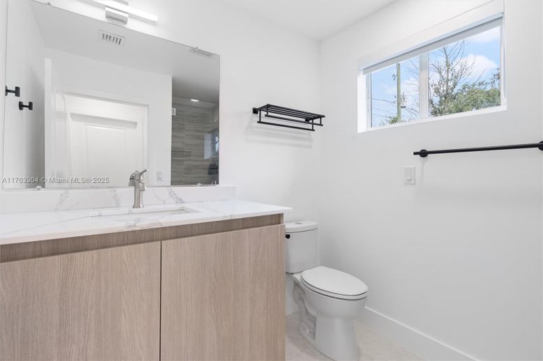 Bathroom, Interior, Marble, Recessed Lighting