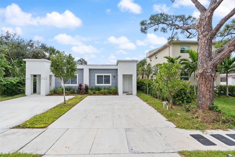 Backyard, Exterior, Facade, Ranch