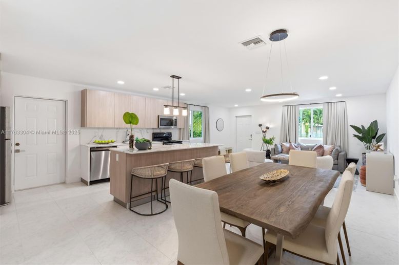 Dining room, Interior, Kitchen, Living room, Pendant Lights, Recessed Lighting, Stainless Steel Appliances