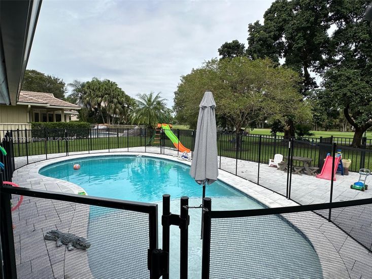 Exterior, Playground, Pool