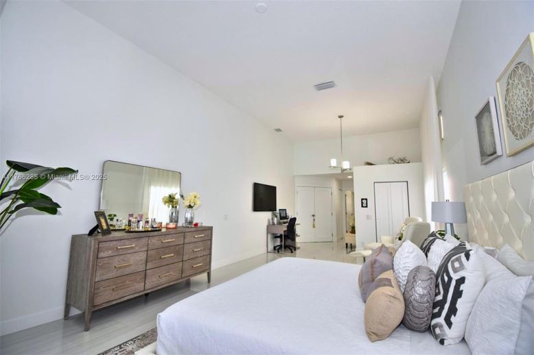 Bedroom, Interior, Pendant Lights, Wood Texture Flooring