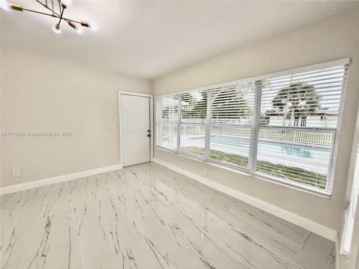 Empty room, Interior