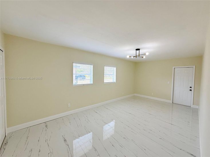 Empty room, Interior