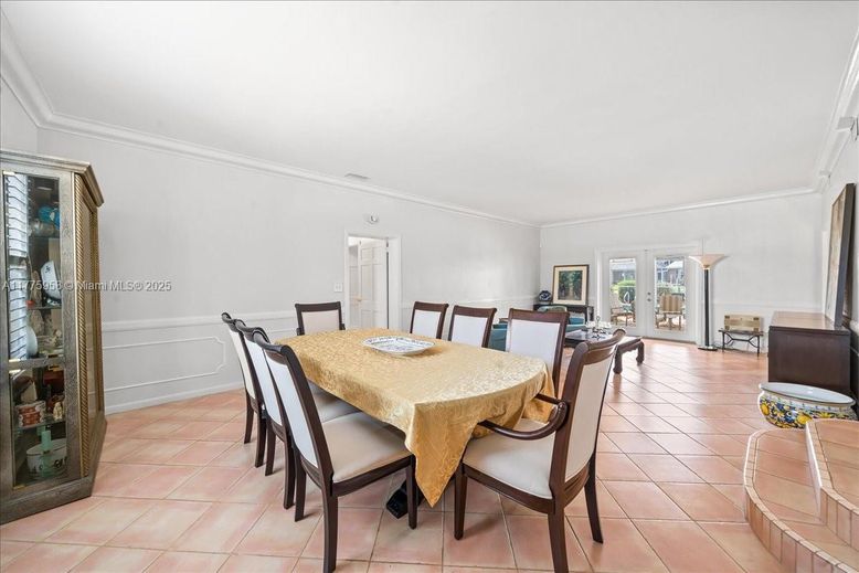 Dining room, Interior