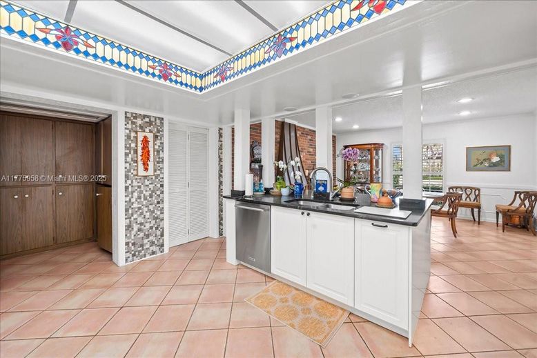 Dining room, Interior, Kitchen, Recessed Lighting