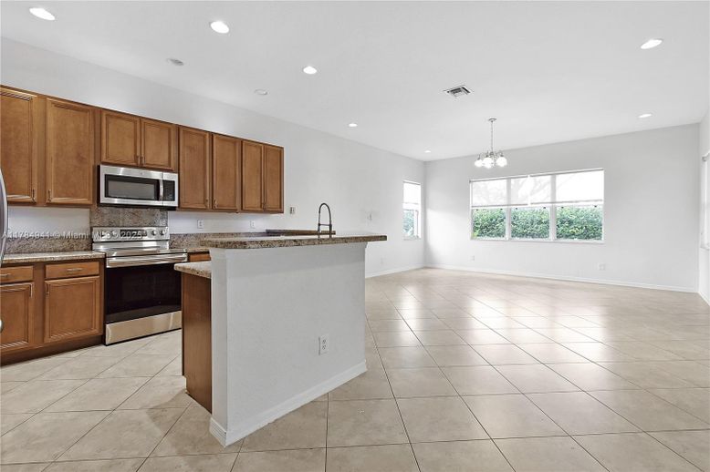 Chandelier, Interior, Kitchen, Recessed Lighting, Stainless Steel Appliances