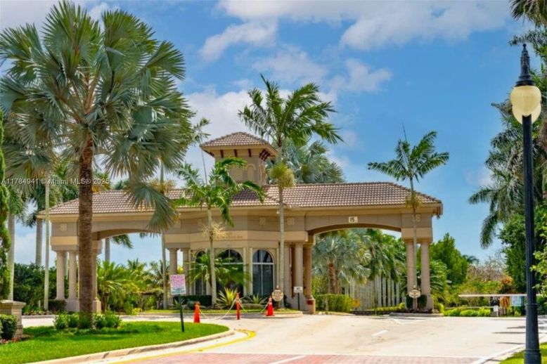 Exterior, Facade, Mediterranean