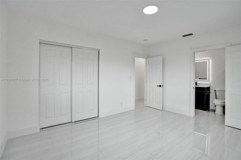 Bathroom, Empty room, Interior, Recessed Lighting