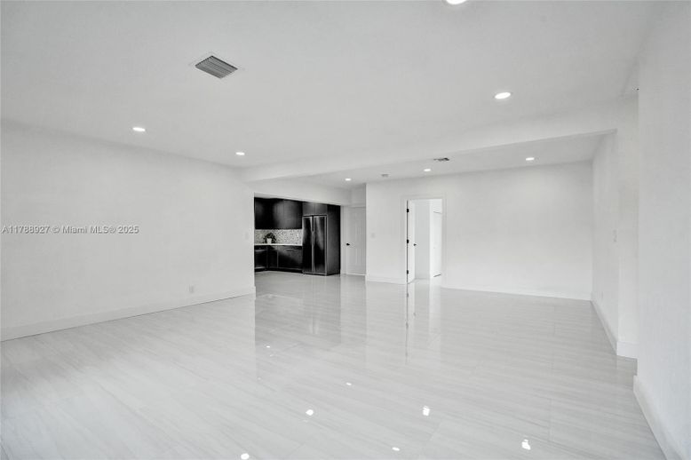 Empty room, Interior, Kitchen, Recessed Lighting