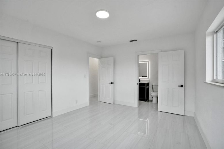 Bathroom, Empty room, Interior, Recessed Lighting
