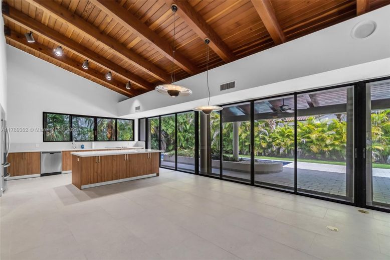 Hot Tub, Interior, Pendant Lights, Wooden Beams, Wooden Ceilings