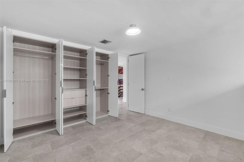 Interior, Walk-in Closets